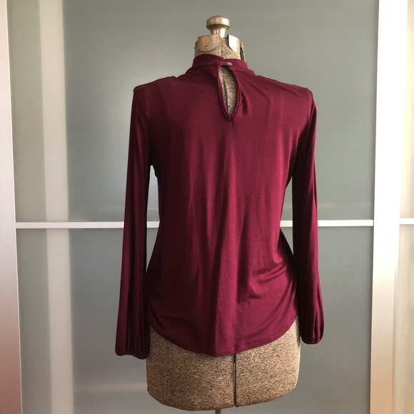 Amour Vert Long-Sleeved Blouse w/ Keyhole Neckline - Picture 2 of 16